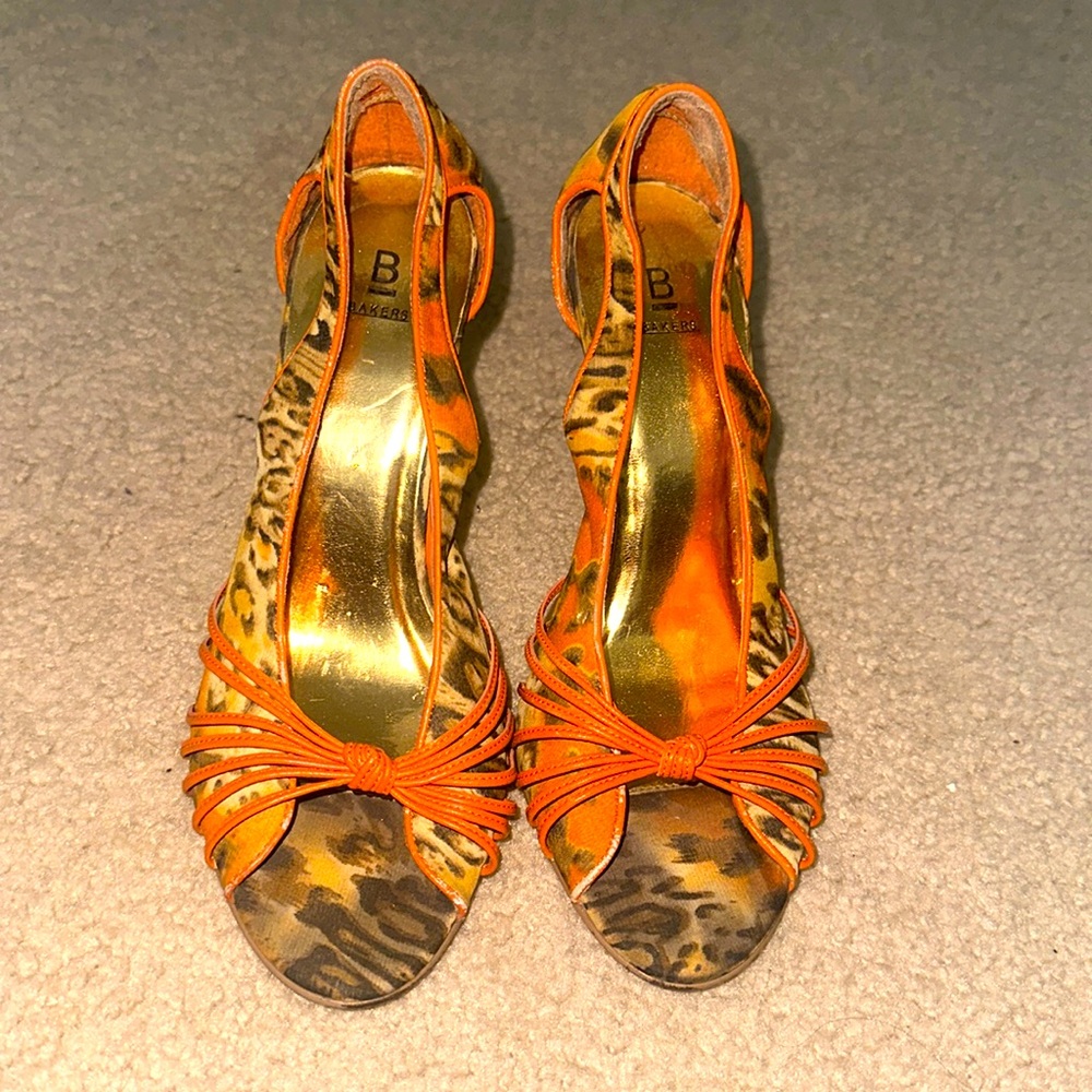 Leopard print open toed pumps